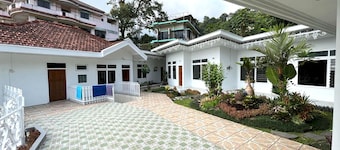 OYO LIFE 92844 Penginapan Cibodas