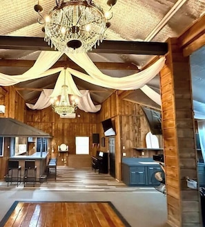 Interior - Ultimate Rustic Escape Renovated & Secluded (St. Augustine)