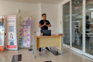Quầy tiếp tân