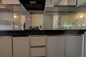 Deluxe Double Room | Laptop workspace, free WiFi, bed sheets