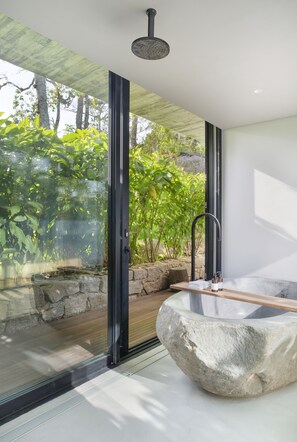 Fuso Bungalow - with Private Pool | Bad | Hårføner, badekåper, tøfler og håndklær