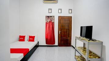 Standard Double Room | Desk, free WiFi, bed sheets
