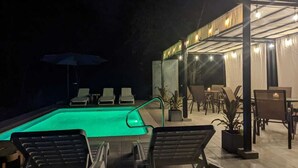حمّام سباحة خارجي