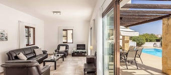 Villa Helena Coral - Three Bedroom Villa, Sleeps 6