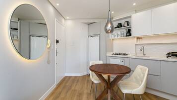 Fridge, microwave, oven, coffee/tea maker