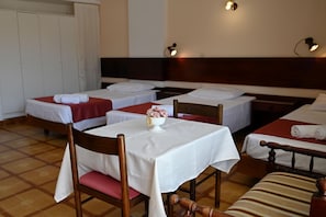 1 Schlafzimmer, Bügeleisen/Bügelbrett, Reisekinderbett, kostenloses WLAN