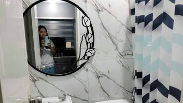 Suihku, pyyhkeet, saippua, sampoo