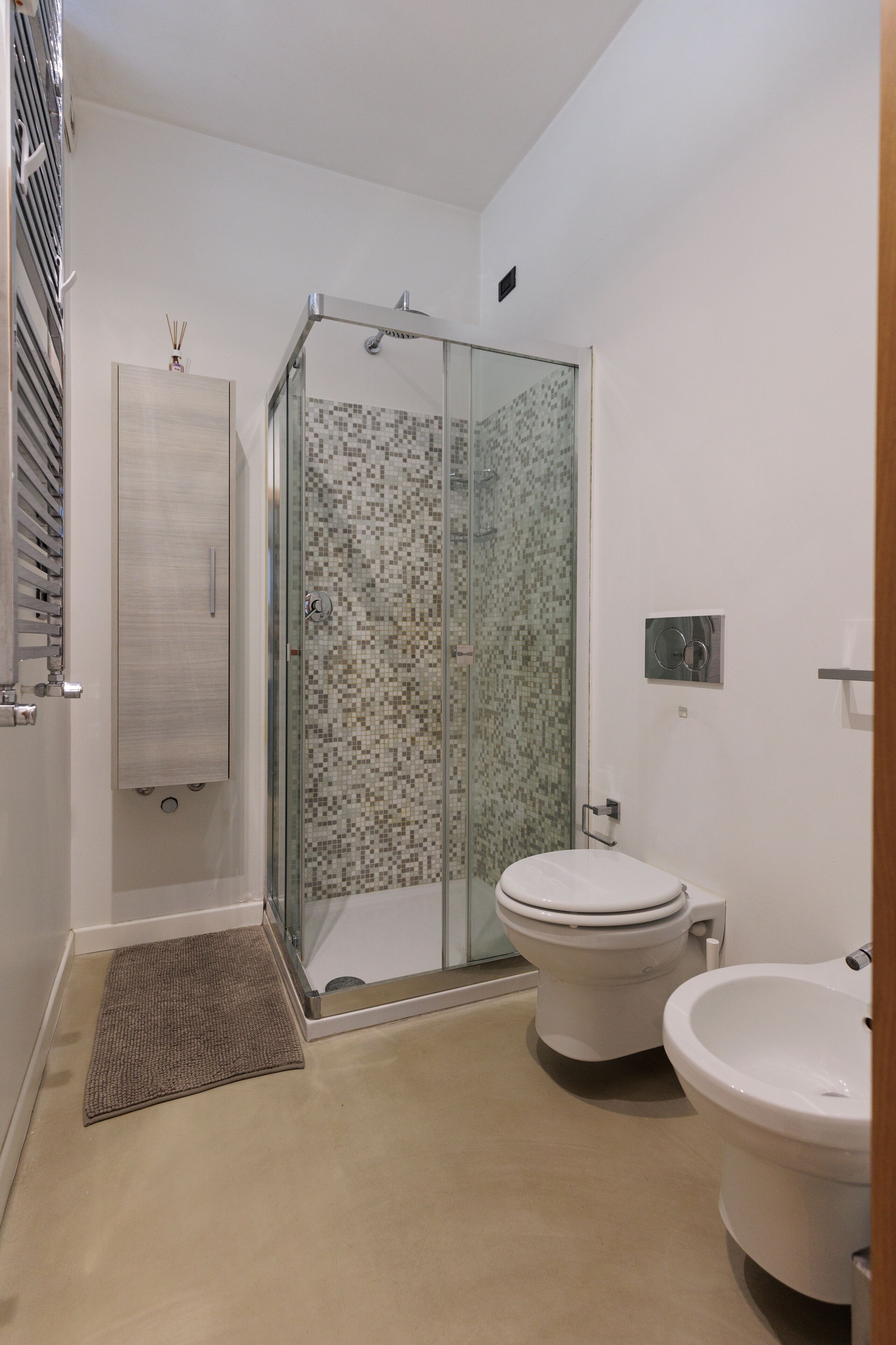 Dusche, Haartrockner, Bidet, Handtücher