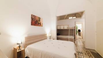 3 bedrooms, iron/ironing board, free WiFi, bed sheets