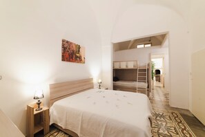 3 chambres, fer et planche à repasser, Wi-Fi gratuit, draps fournis