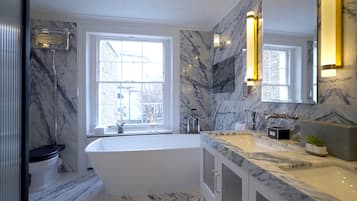 House, Multiple Beds | Private kitchen | Fridge, microwave, oven, stovetop