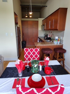 Refrigerador, microondas, horno y lavavajillas