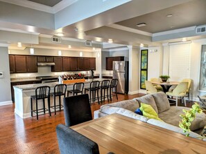 Interior - Lux, Cozy1Br Near Downtown + Free Parking + Wifi+ Pool (Nashville)