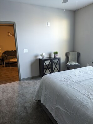 1 habitación, tabla de planchar con plancha, wifi y ropa de cama