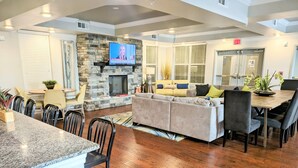 Unclassified image, 5 of 17, button - Cozy 1Br Near Downtown + Free Parking + Wifi+ Pool (Nashville)