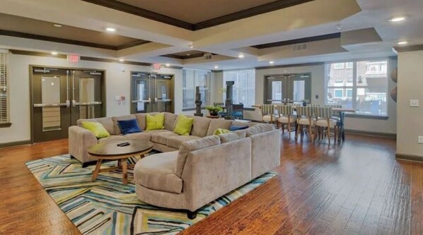 Interior - Lux, Cozy1Br Near Downtown + Free Parking + Wifi+ Pool (Nashville)