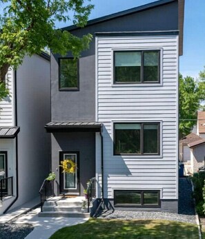 Exterior - Nest in the City - close to The Forks & Downtown
(Winnipeg)