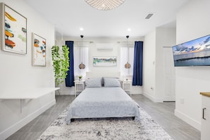 Travel crib, free WiFi, bed sheets - Avi Lux Stay (Miami)