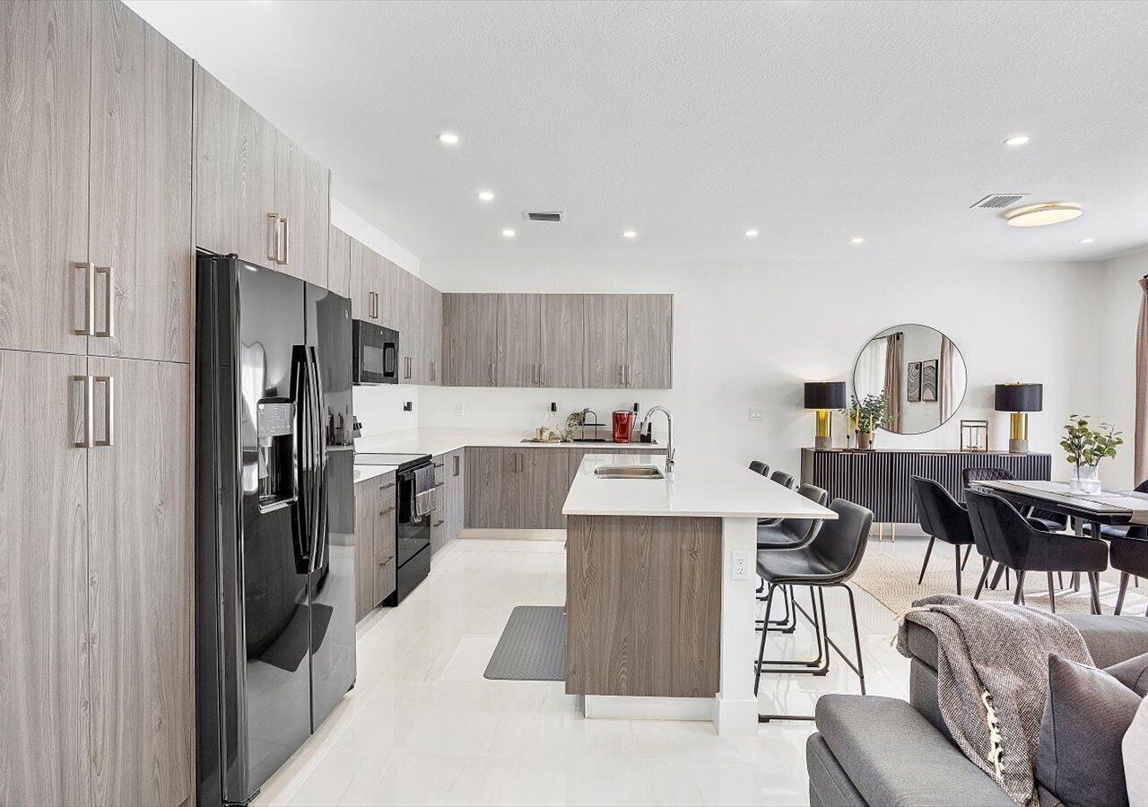 Microwave, stovetop, coffee/tea maker, electric kettle