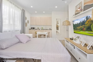 1 bedroom, travel cot, free WiFi, bed sheets