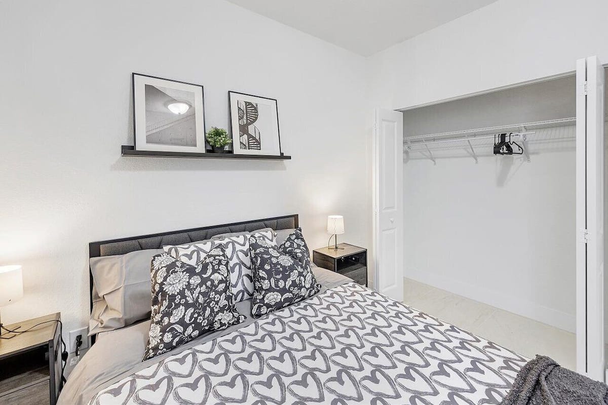 Design House | Free WiFi, bed sheets