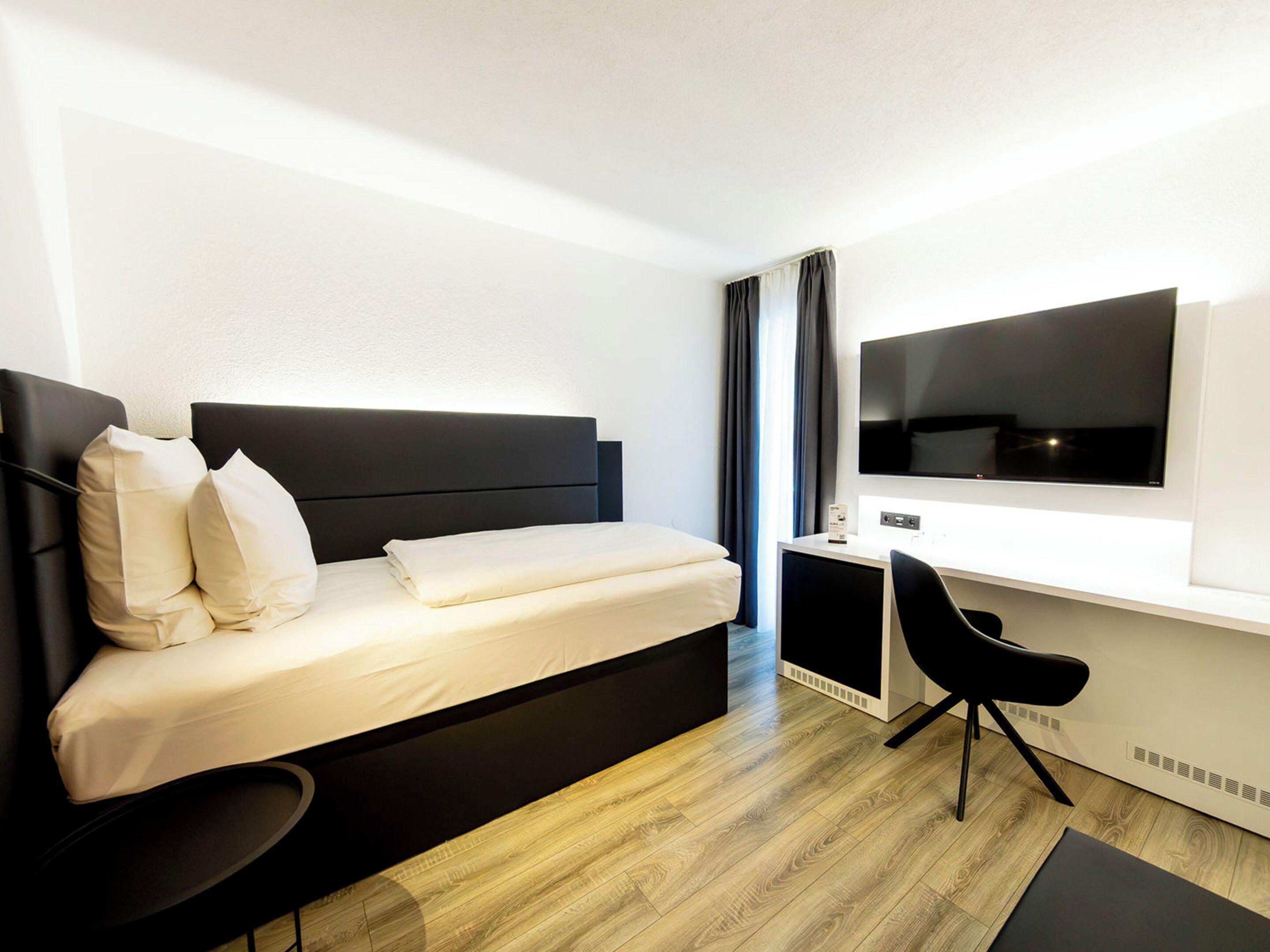 Chambre simple | Articles de minibar gratuits, ameublement unique, bureau