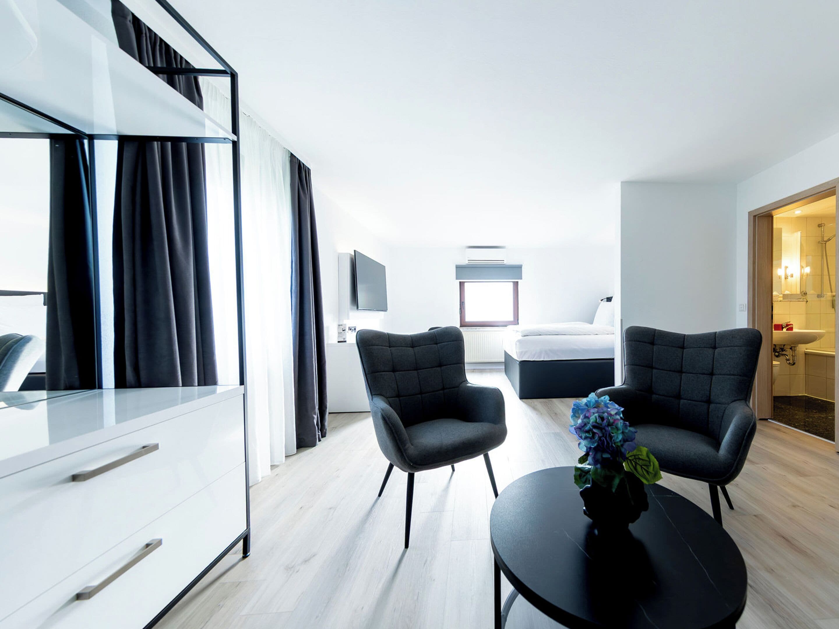 Suite studio Junior | Articles de minibar gratuits, ameublement unique, bureau