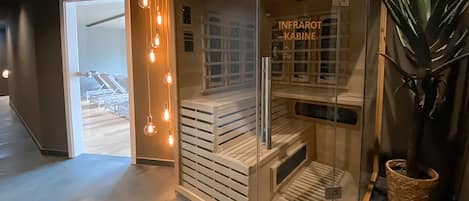 Sauna, steam room, hot stone massages, Thai massages, 1 treatment room