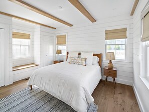 4 bedrooms, iron/ironing board, WiFi, bed sheets - Edgartown Village Home w/ Pool. 
4bdrm / 3.5bth (Edgartown)