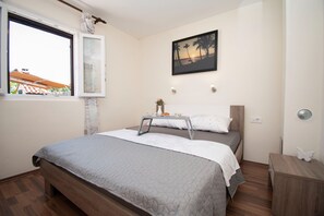 2 habitaciones, acceso a internet y ropa de cama