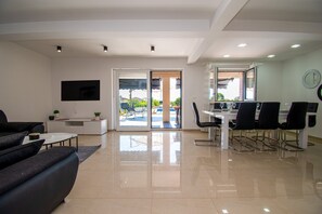 Interior - Beautiful vacation home with a private pool (Pula)