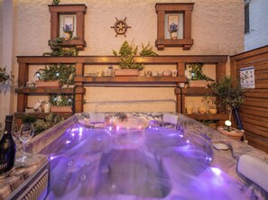 Spa - Villa Porto in a quiet location with sea views. (Krnica)