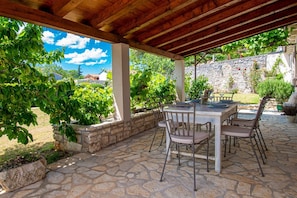 Outdoor dining - Beautiful stone Villa D'Vita with a private pool (Tinjan)