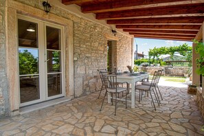 Outdoor dining - Beautiful stone Villa D'Vita with a private pool (Tinjan)