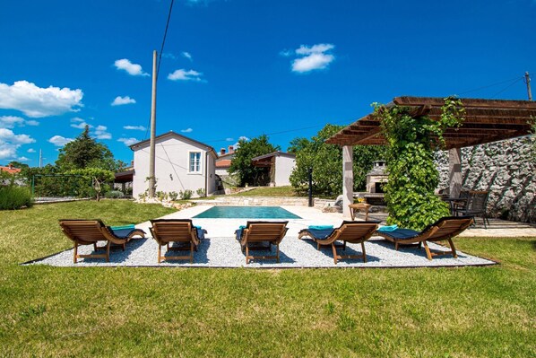 Pool - Beautiful stone Villa D'Vita with a private pool (Tinjan)