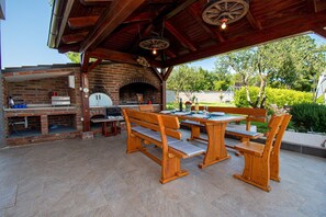 Outdoor dining - VILLA HACIENDA AFRODITA (Pula)