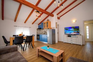 TV, table football - VILLA HACIENDA AFRODITA (Pula)