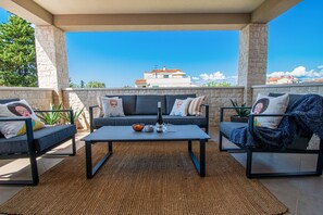 Terrace/patio - Beautiful villa with a private pool and jacuzzi near Poreč (Poreč)