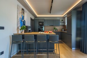 Fridge, microwave, oven, stovetop - Beautiful villa with a private pool and jacuzzi near Poreč (Poreč)