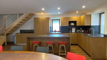 雪櫃、微波爐、焗爐、爐具