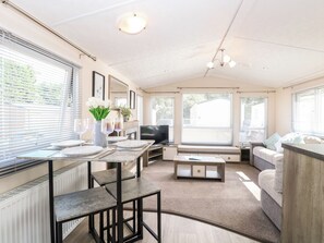 Dining - Hazell Thorne Hideaway (Great Yarmouth)