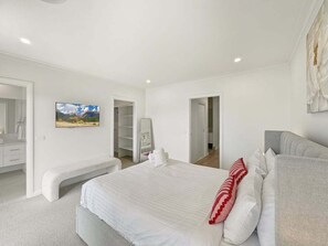 3 عدّة غرف نوم ومكواة/لوح كي وواي فاي مجانًا وملاءات أسرّة