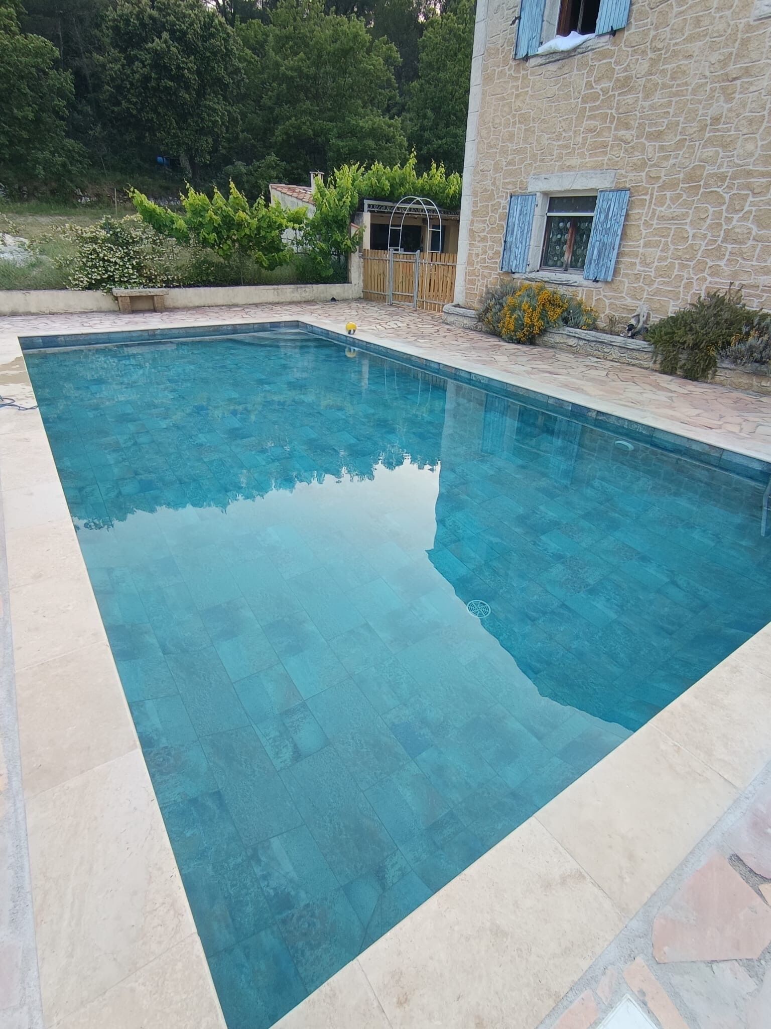 حمّام سباحة خارجي