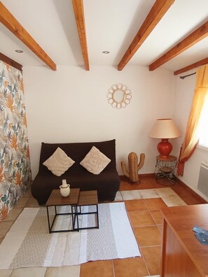 TV, books - Appartement en Pleine Nature (Rognes)