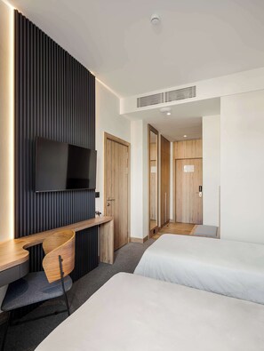 Standard Room, Balcony | In-room safe, soundproofing, free WiFi, bed sheets