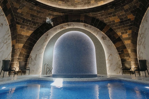 2 indoor pools