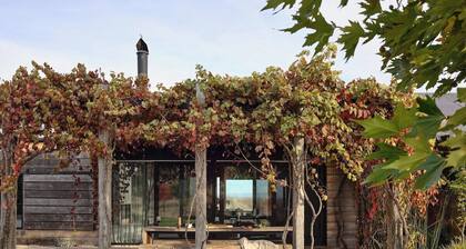 HILLPLAINS HOUSE + COTTAGE - 100% OFF GRID LUXURY