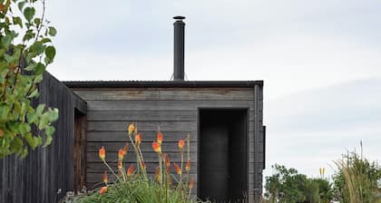 HILLPLAINS HOUSE + COTTAGE - 100% OFF GRID LUXURY