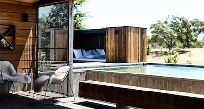 HILLPLAINS COTTAGE - 100% OFF-GRID LUXURY