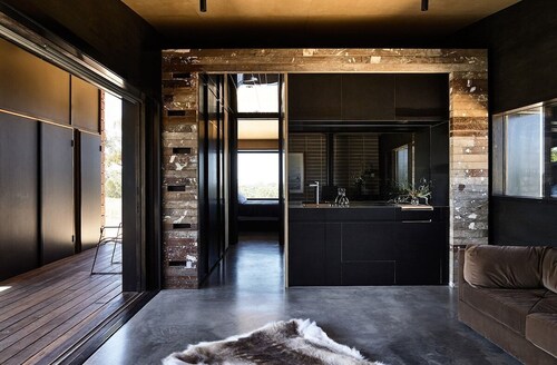 HILLPLAINS COTTAGE - 100% OFF-GRID LUXURY